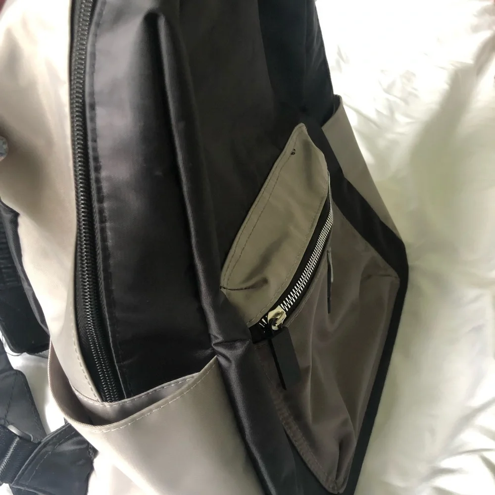 Go Sac gray and black backpack